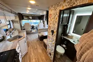 Renovated RV - WiFi, Pets, Jeep, Off-Grid Friendly, Towing, 24/7 Support, Near Airport