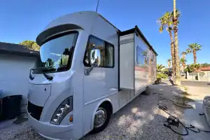Renovated RV - WiFi, Pets, Jeep, Off-Grid Friendly, Towing, 24/7 Support, Near Airport