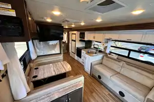 Renovated RV - WiFi, Pets, Jeep, Off-Grid Friendly, Towing, 24/7 Support, Near Airport