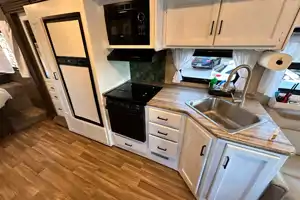 Renovated RV - WiFi, Pets, Jeep, Off-Grid Friendly, Towing, 24/7 Support, Near Airport
