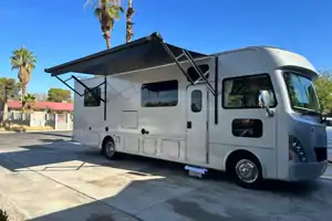 Renovated RV - WiFi, Pets, Jeep, Off-Grid Friendly, Towing, 24/7 Support, Near Airport