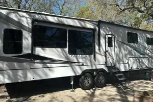 Dave's Alliance RV 390MP Fifth Wheel