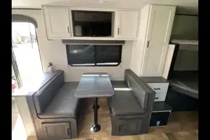 Scott's Keystone 25bhs Travel Trailer