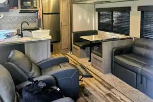 Memory maker Coleman Latern 286rks Travel Trailer