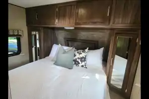 Fully Stocked CLEAN 34' Bunkhouse 2018 Coachmen Apex