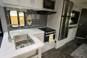 Nomadic Nature Rentals w luxury amenities (OG)