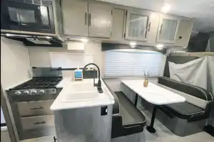 FLASH SALE 2021 CLASS C RV