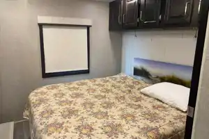 Adventure awaits you in this beautiful Jayco RV