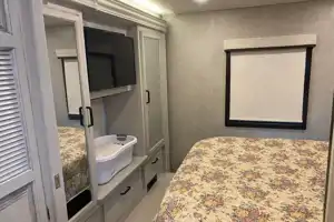 Adventure awaits you in this beautiful Jayco RV