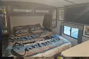 24 ft Keystone Cougar Travel Trailer