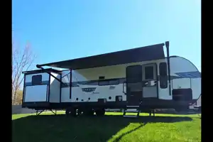 Fireside RV's 2023 Forest River Salem Platinum 31KQBTS Bunkhouse - LMI2008