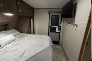 Coachmen Apex Ultra-Lite / Power Inverter & Generator / Starlink Equipped!