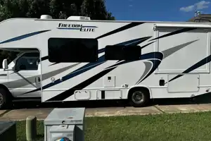 HIGHWAY TO HEAVEN Thor Motor Coach Freedom Elite 26E Class C