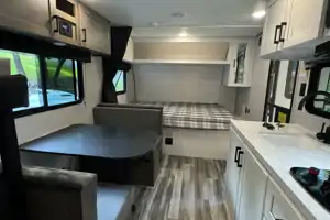AHORITA Jayco 2025 Flight SLX Travel Trailer