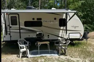 Coachmen Freedom express Travel Trailer