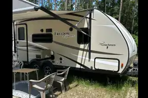 Coachmen Freedom express Travel Trailer