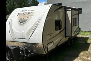 Coachmen Freedom express Travel Trailer