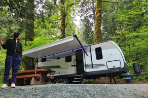 Fred's  Cruiser Radiance 25BH Travel Trailer