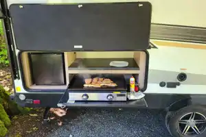 Fred's  Cruiser Radiance 25BH Travel Trailer