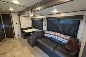 Dogwood - Coleman Lantern 262BH - Sleeps 8