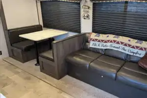 Dogwood - Coleman Lantern 262BH - Sleeps 8