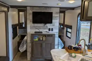 Dogwood - Coleman Lantern 262BH - Sleeps 8