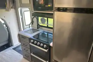 2025 Thor Magnitude 22GA, An Absolute Travel Machine Dream