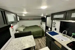 The Cozy Cabin Cruiser (0000)