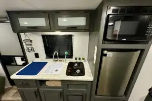 The Cozy Cabin Cruiser (0000)