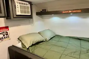 The Cozy Cabin Cruiser (0000)