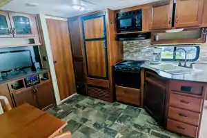 Hideaway RV rentals Fur baby friendly stylish Jayco White Hawk