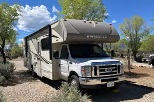 Winnebago Minnie Winnie bunk house 31G Class C