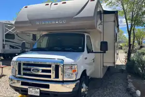 Winnebago Minnie Winnie bunk house 31G Class C