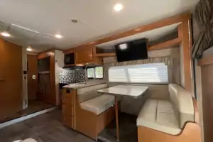 Winnebago Minnie Winnie bunk house 31G Class C