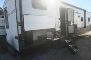 Spacious Travel Trailer Perfect for Fun-Filled Family Getaways - 2 Bedroom Trailer Sleeps 8