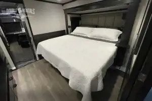 REDWOOD with Reclining King Bed, Residential Kitchen 1.5 Baths & W/D