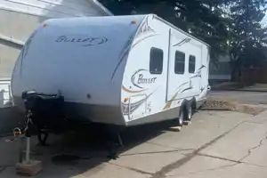 Perfect getaway keystone hideout rv there yet seperate bathroom entrance easier for the kids to stay sleeping !!