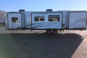 Tate and Allison's Venture SportsTrek Touring Edition Travel Trailer