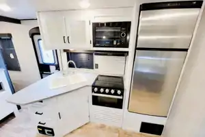 Z RV Adventures "MOON"