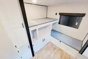 Z RV Adventures "MOON"
