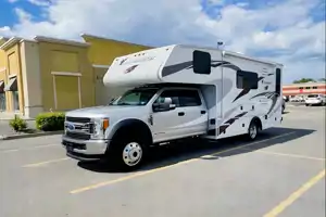 ThatParkdaleRV - 4 cab seats!