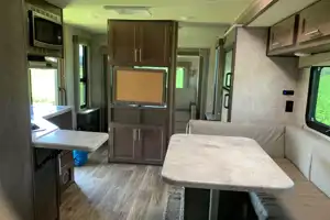 ThatParkdaleRV - 4 cab seats!