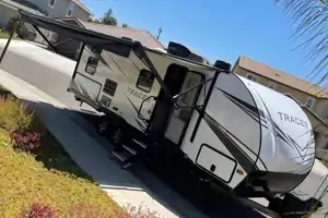 Raymond's Prime Time 24DBS Travel Trailer