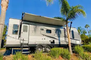 Phil's Travel Trailer bright and roomy