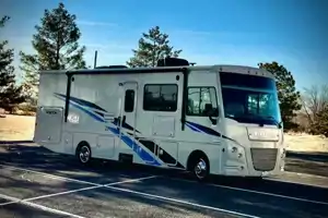 Gus the Bus-Winnebago Vista-KING bedroom, Bunk Beds and Queen Loft *ONBOARD WIFI*