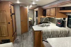 Gus the Bus-Winnebago Vista-KING bedroom, Bunk Beds and Queen Loft *ONBOARD WIFI*