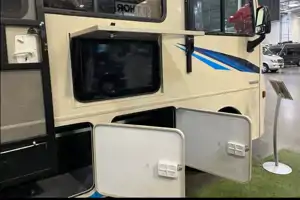 Gus the Bus-Winnebago Vista-KING bedroom, Bunk Beds and Queen Loft *ONBOARD WIFI*