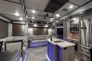 Large Luxury unit with Sports Bar