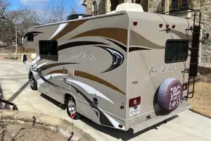 Chuck and Tammy’s Four Winds 22E Class C