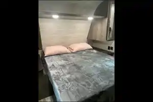 Dual Air Conditioners! Spacious 2021 Jayco Jay Flight. Delivery available.